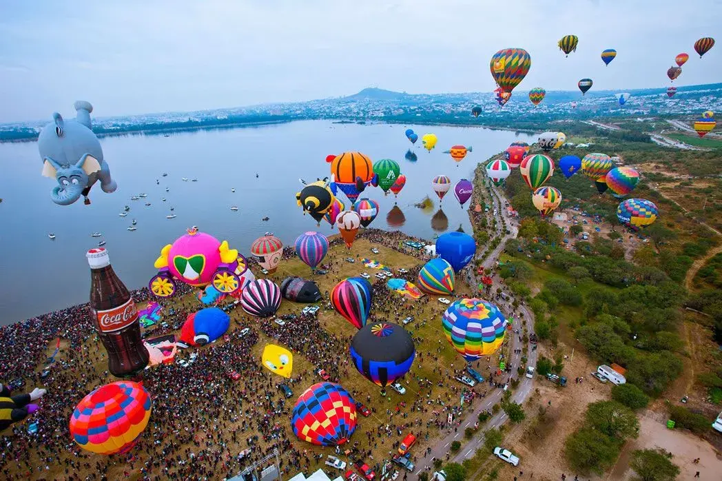 El cielo de México se pinta de colores con el Festival de Globos de León