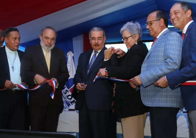 Danilo Medina  inaugura centro clínico y de diagnóstico en Hato Mayor