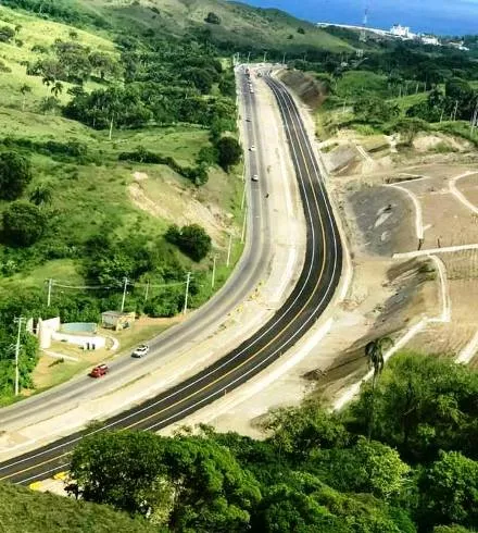 a-pesaar-de-criticas-a-calidad-de-via-obras-publicas-pondera-adecuacion-tramo-carretero-maimon-cofresi