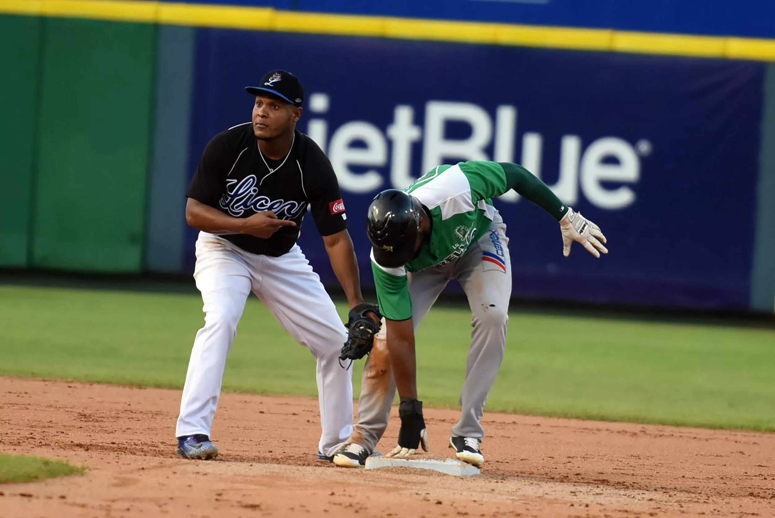 Tigres pierden ante Estrellas y se mantiene empate con Escogido