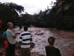 Varias comunidades de Montellano incomunicadas por falta de puente y crecida del río Camú