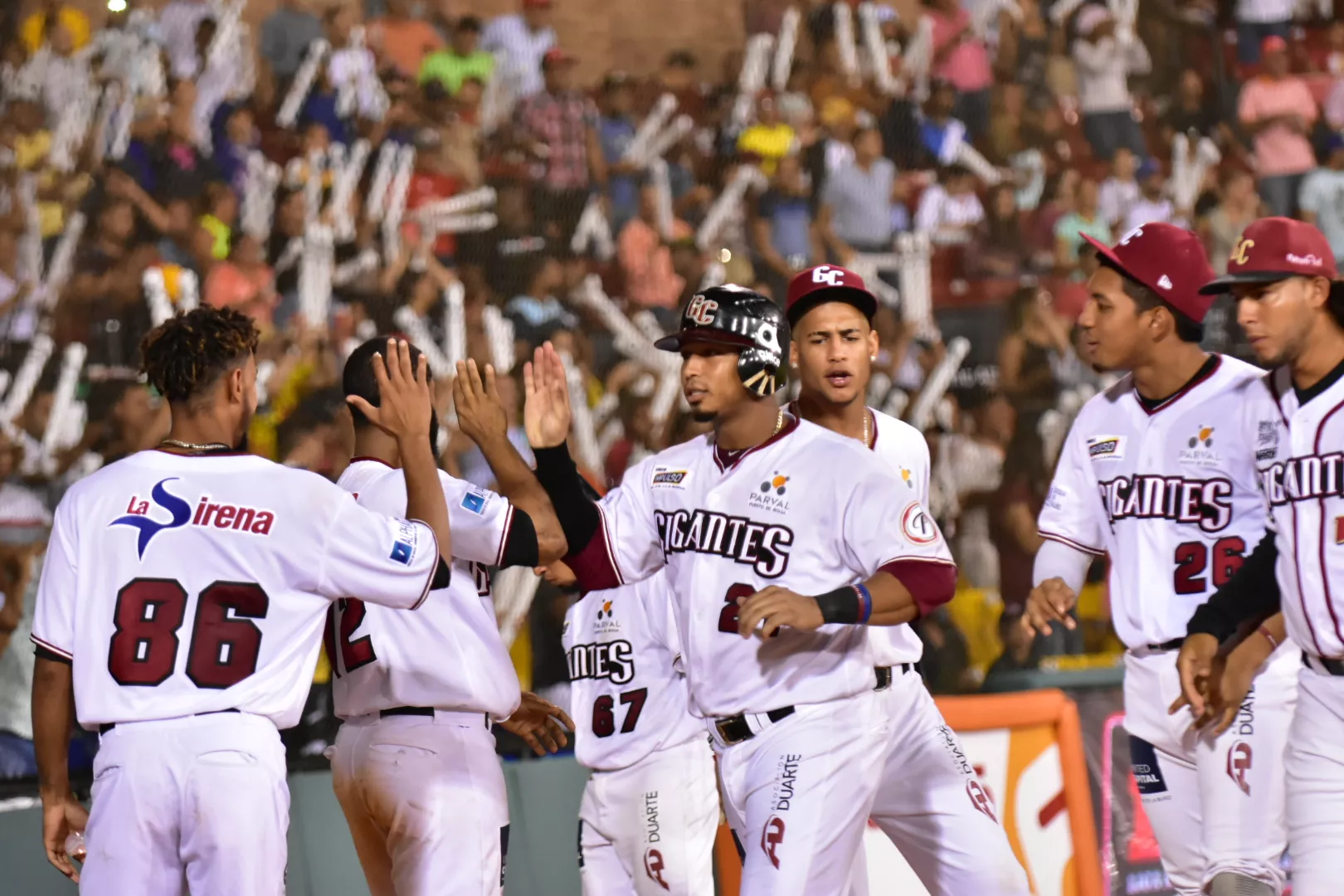 Gigantes vencen 4-3 a los Toros