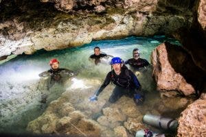 La Dominican Republic Speleological Society (DRSS) es una organización sin fines de lucro conformada en su mayoría por buzos experimentados, quienes se dedican a la búsqueda y exploración de nuevos manantiales, a promover la seguridad y conservación de las cuevas.