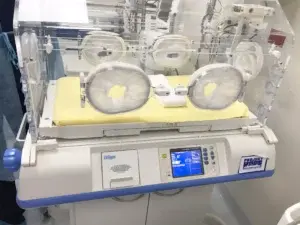 Donan equipos de alta tecnología a unidad de neonatología de Maternidad de Los Mina