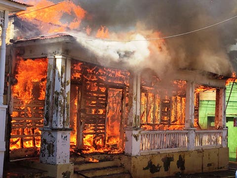 Incendio que destruyó casa victoriana en Puerto Plata fue provocado por manos criminales