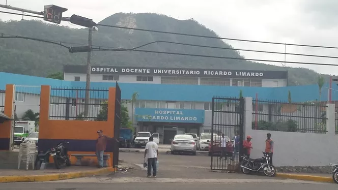 Médicos paralizan labores en Hospital Ricardo Limardo de Puerto Plata