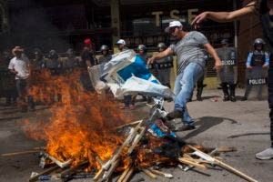 OEA obtiene pacto con candidatos hondureños para aceptar resultado electoral