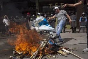 OEA obtiene pacto con candidatos hondureños para aceptar resultado electoral