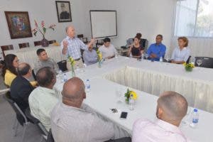 Medio Ambiente y ganaderos forman alianza por desarrollo agroforestal en Puerto Plata