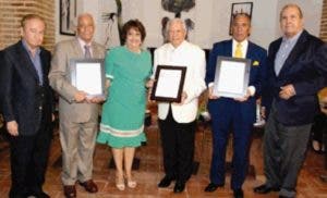 Café Literario rinde homenaje