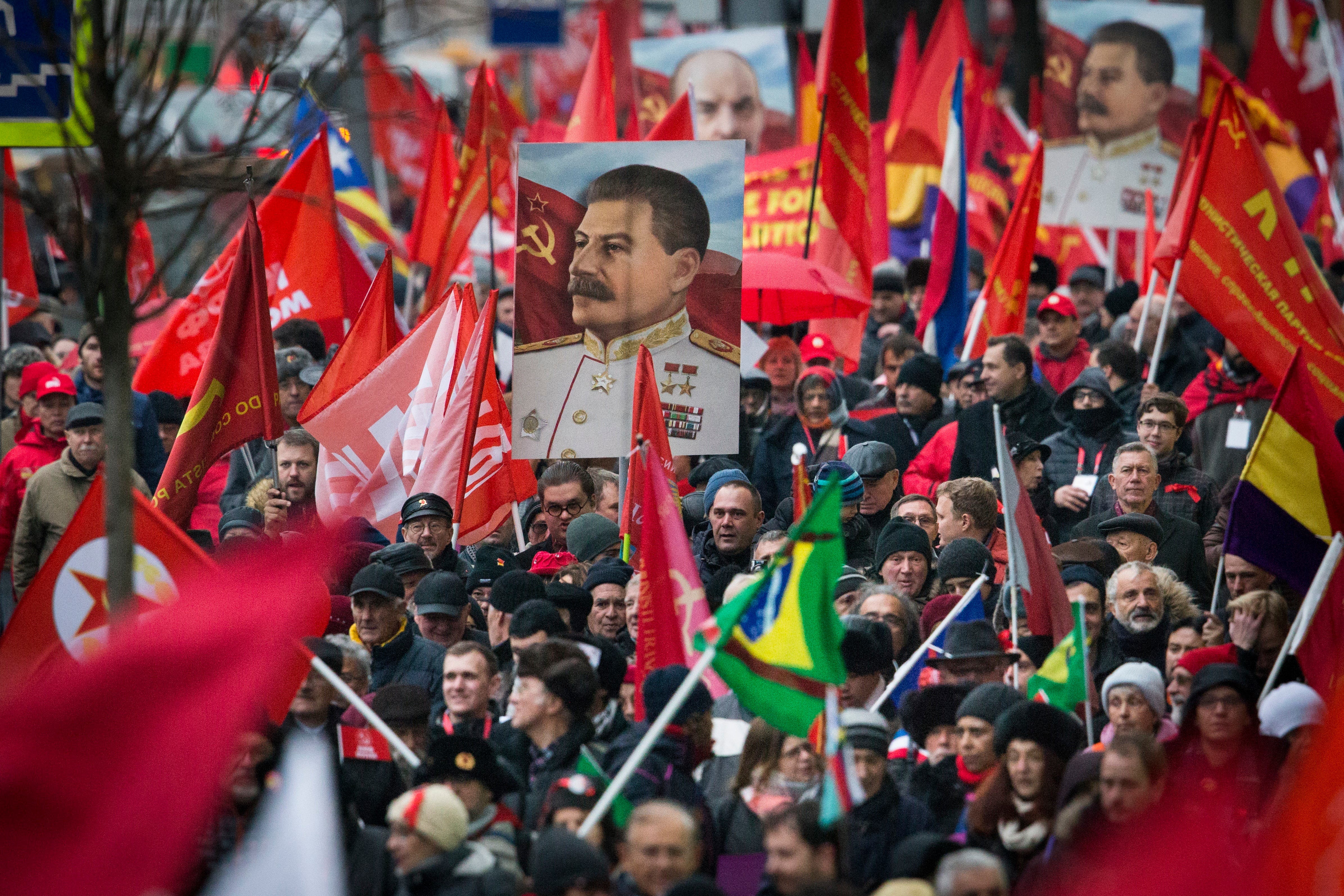 Comunistas celebran un centenario de la Revolución silenciado por el Kremlin