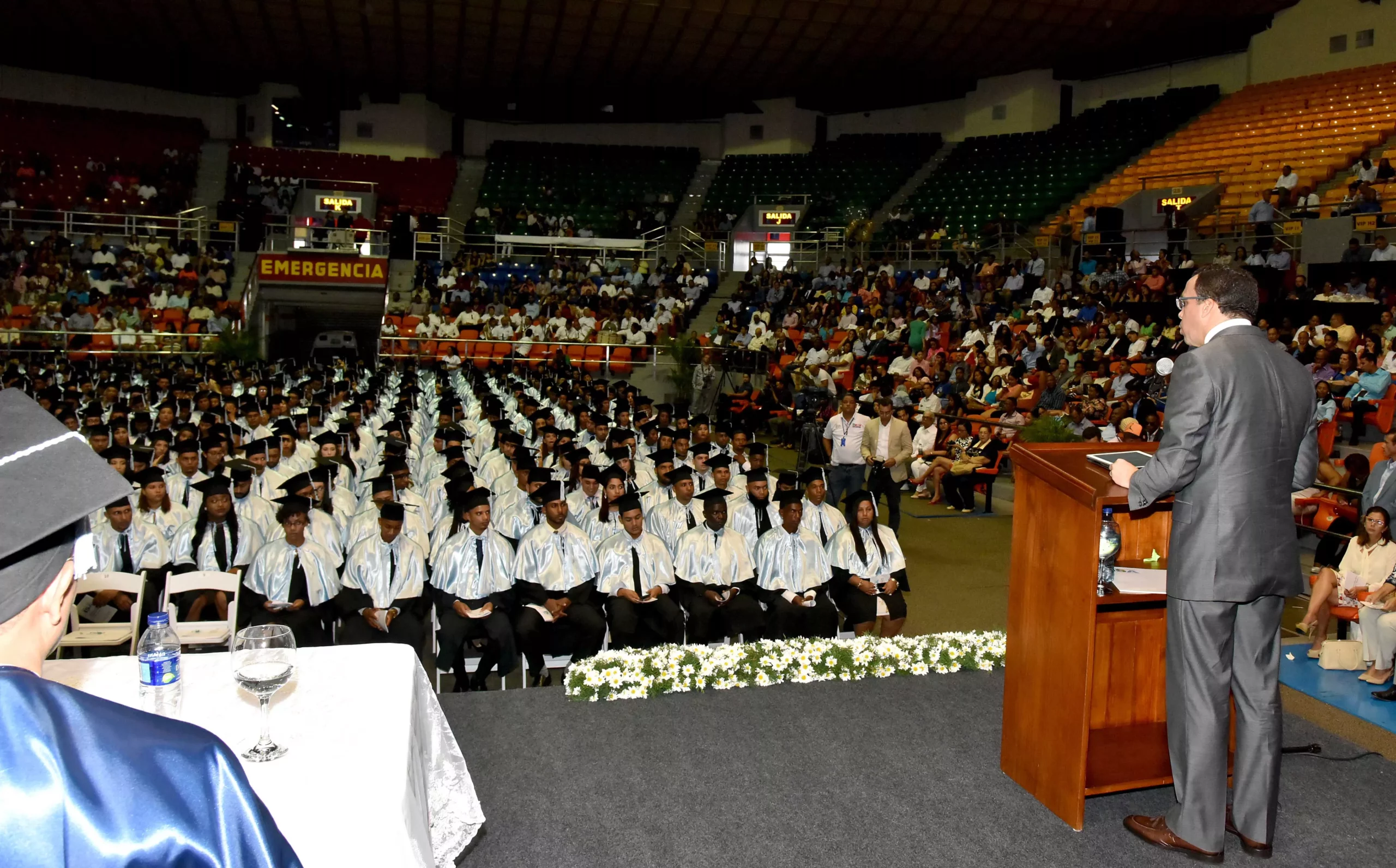 Ministro Andrés Navarro exhorta a jóvenes a trabajar en equipo y a dialogar