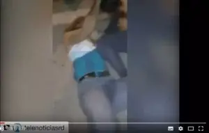 Aún sin identificar hombre amenazó con partirle la cabeza a otro que grababa pleito entre la exmagistrada Awilda Reyes y su socia