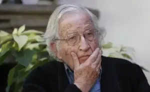 Chomsky acusa a Trump de querer “destruir el medioambiente»