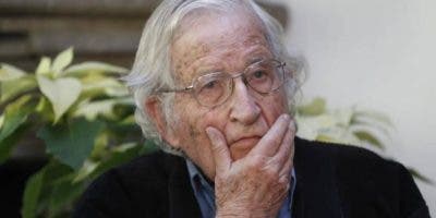 Chomsky acusa a Trump de querer “destruir el medioambiente»