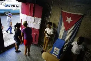 Cubanos en comicios sin oposición y con la mira en nuevo presidente