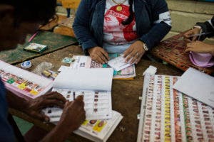 Hondureños votan en elecciones marcadas por temores de fraude