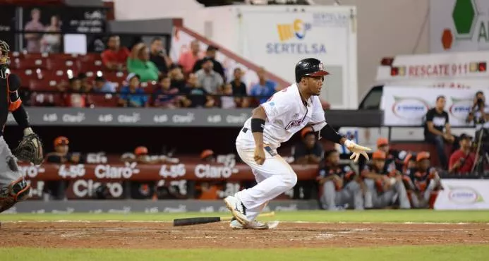 Gigantes vencen a Leones y se acercan a la cima del béisbol dominicano