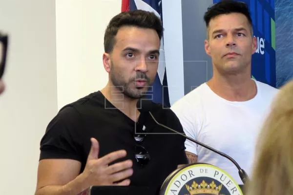 Luis Fonsi continúa llevando suministros a damnificados de huracán en Puerto Rico