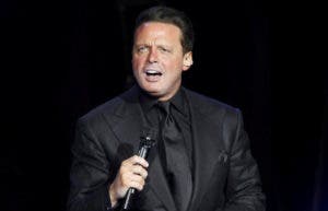 Luis Miguel cumple ante 7.000 personas en su concierto de Acapulco