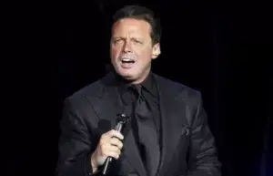 Luis Miguel cumple ante 7.000 personas en su concierto de Acapulco