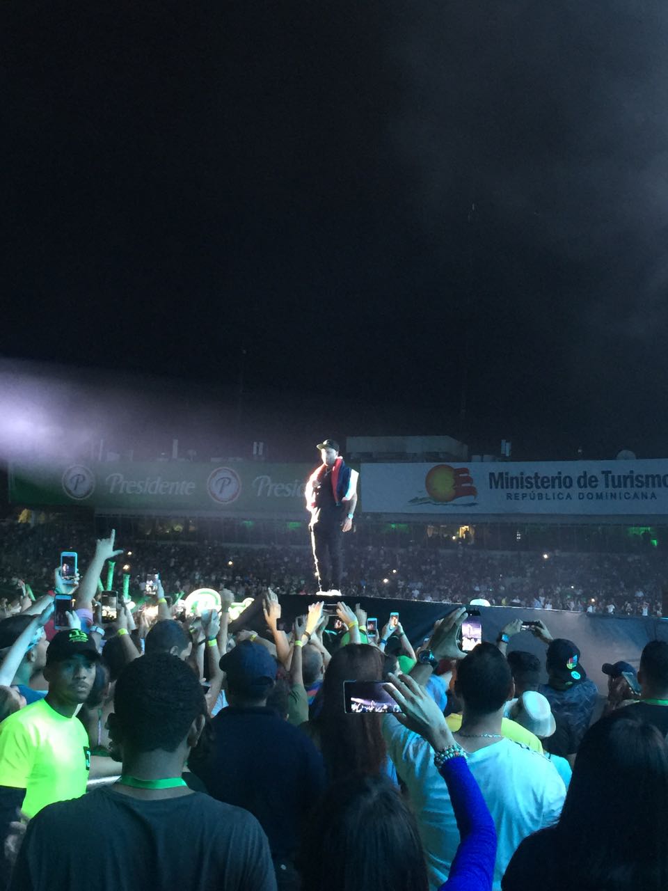 Nicky Jam mantuvo activo al público del Festival Presidente