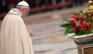 El papa dice que rezar es un diálogo con Dios y no “hablar como papagayos»