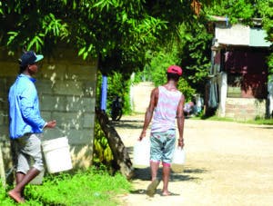  La falta de agua potable incrementa la insalubridad en la zona.