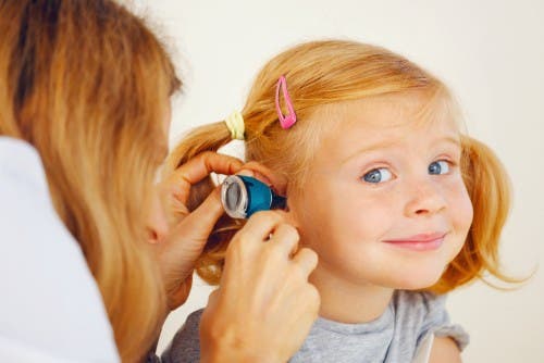 Niños expuestos a ruido pueden perder audición y sufrir retraso del habla