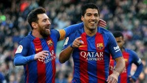 Suárez y Messi dan triunfo al Barcelona, que mantiene a raya a sus perseguidores