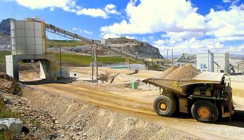 Ejecutivo recibe proyecto minería