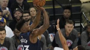 Jimmy Butler conduce el triunfo de los líderes Timberwolves