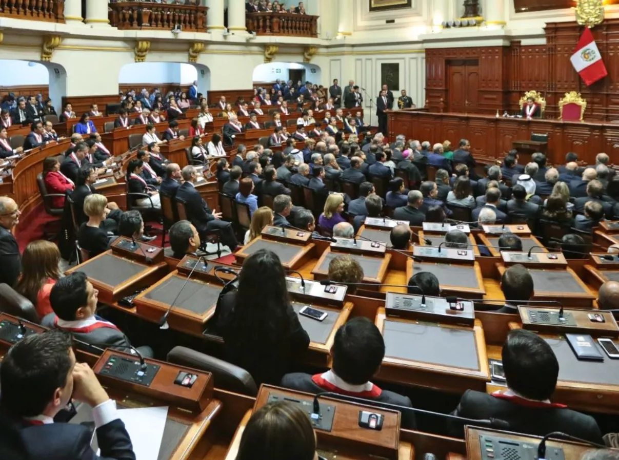 Presidente Kuczynski enfrenta a Congreso