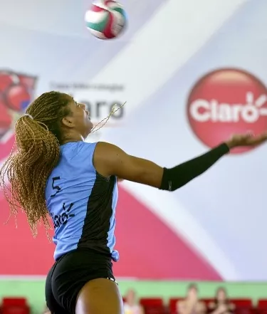 Tres colegios avanzan en torneo de voleibol