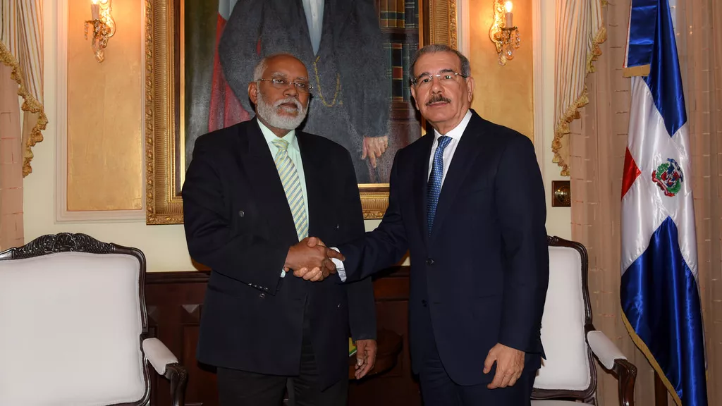 Danilo Medina recibe en su despacho al presidente del CMD