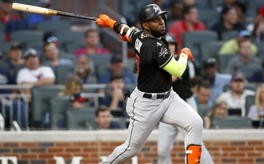 Marcell Ozuna pasa de los Marlins a Cardenales