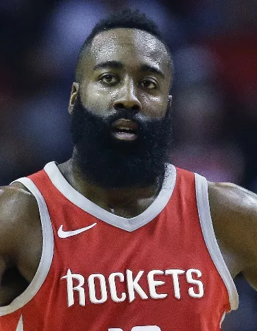 Harden anticipa que jugará con dolor