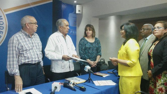 Geanilda Vásquez inscribe candidatura para la presidencia del PRM