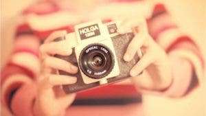 Holga, la rudimentaria y limitada cámara china de los 80 que inspiró Instagram