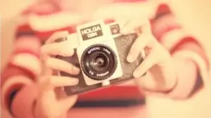 Holga, la rudimentaria y limitada cámara china de los 80 que inspiró Instagram