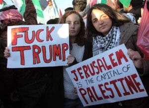 Miles de personas han salido a manifestarse en Palestina, Siria, Egipto, Tunez y otros países árabes contra la decisión del presidente Trump.