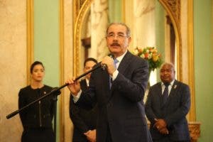 Danilo Medina dispone pago de tarjetas de turistas se incluya en precio de boletos aéreos