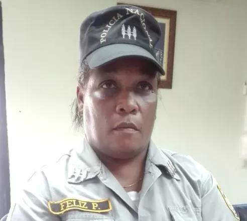 Apresan mujer se hacía pasar por capitán de la Policía en SDE