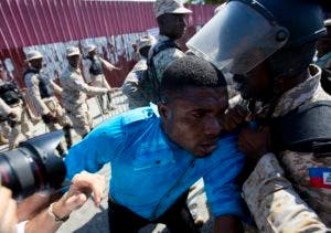 La Policía haitiana dispersa una marcha en contra de la corrupción