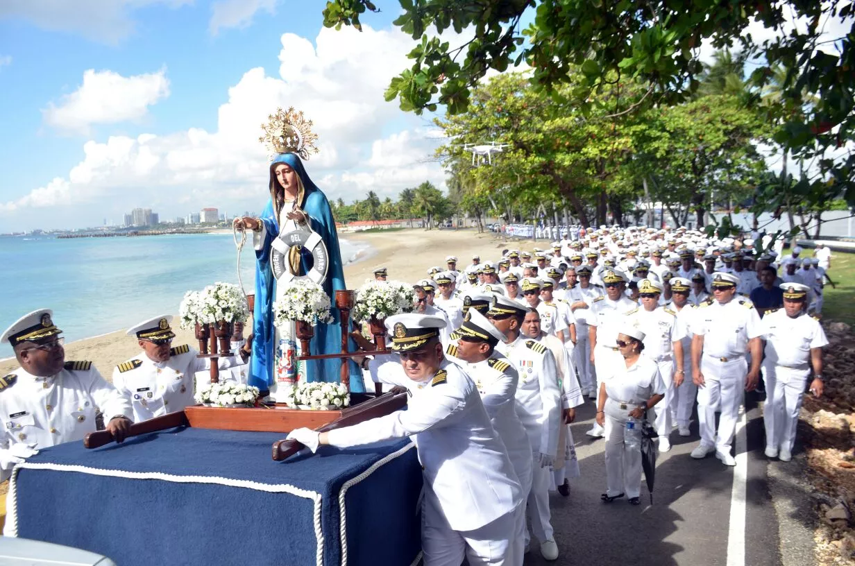 Armada Dominicana realiza tradicional procesión de su patrona la Virgen del Amparo