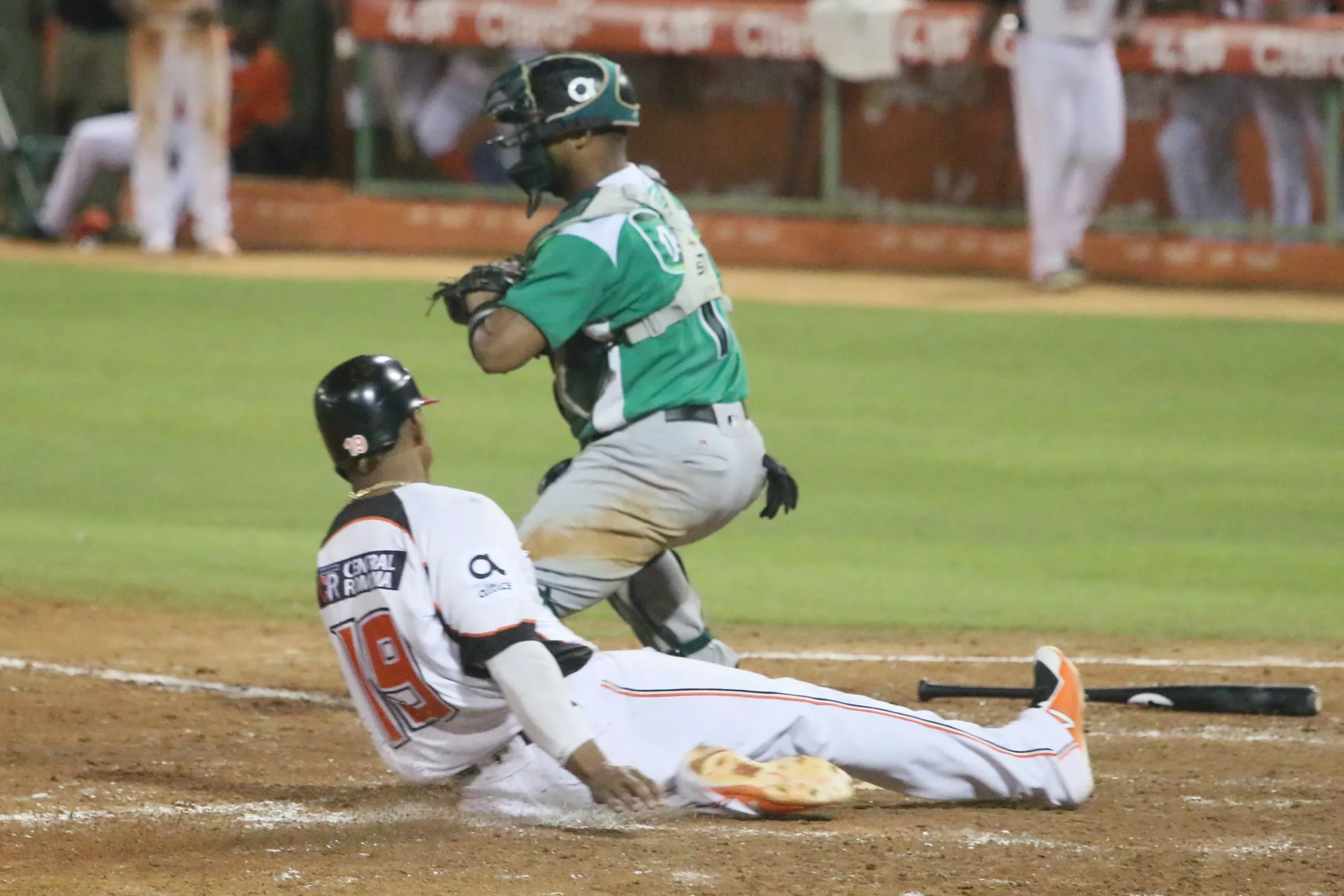 Estrellas frenan racha ganadora de los Toros