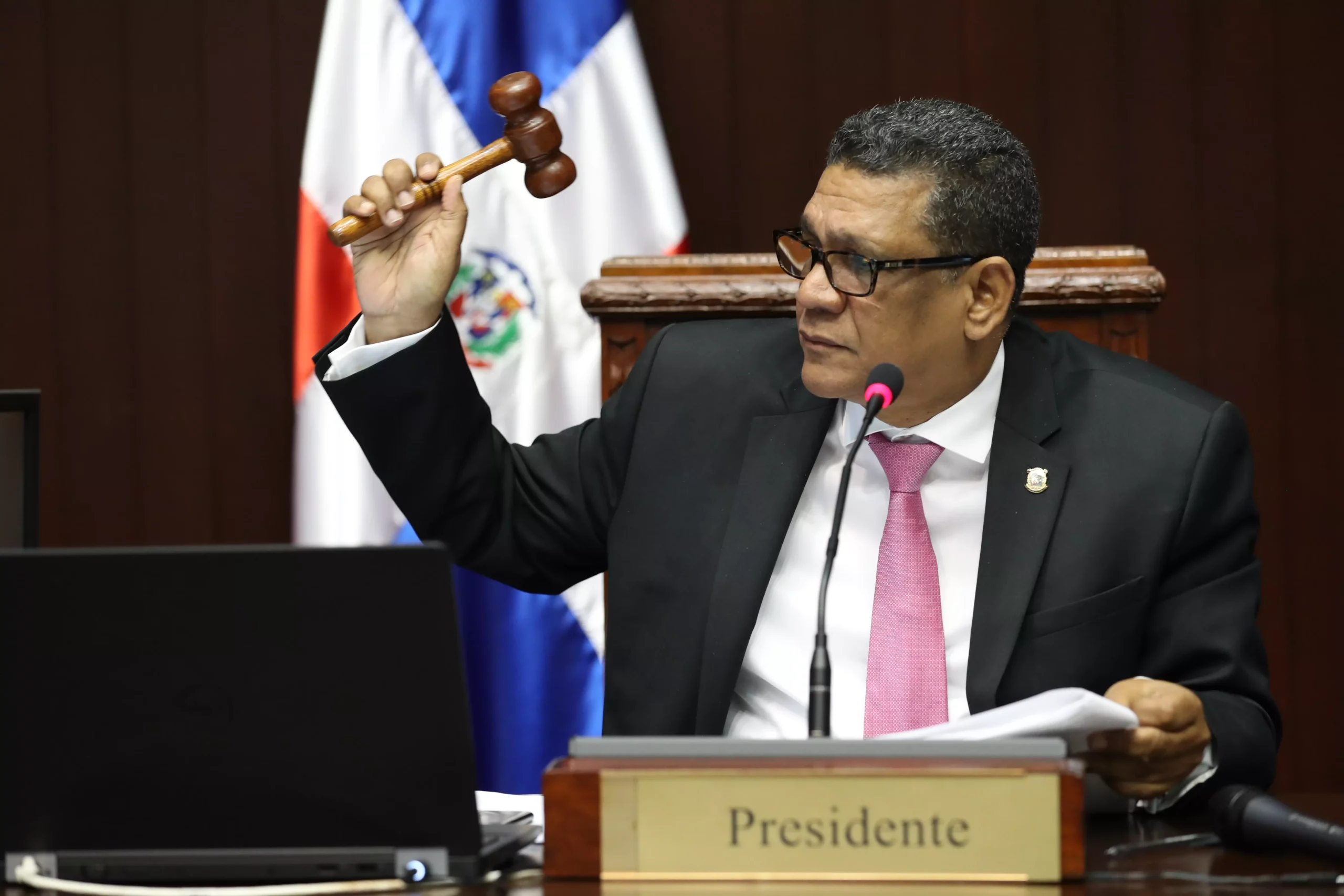 Diputados aprueban préstamo para que ayuntamientos paguen doble sueldo