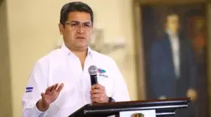 Hernández confirma fin de huelga de policías y promete mejores condiciones en Honduras