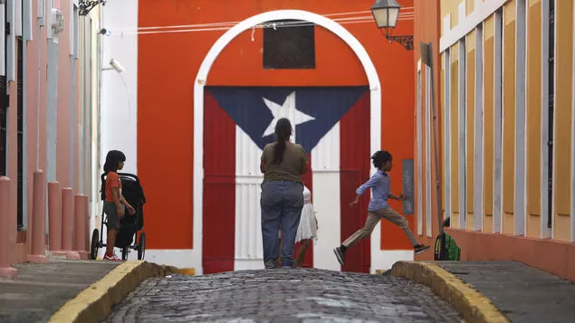 Puerto Rico celebra una de sus Navidades más amargas y a oscuras por huracán María