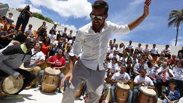Ricky Martin demuestra sus dotes de bailarín de bomba en Puerto Rico